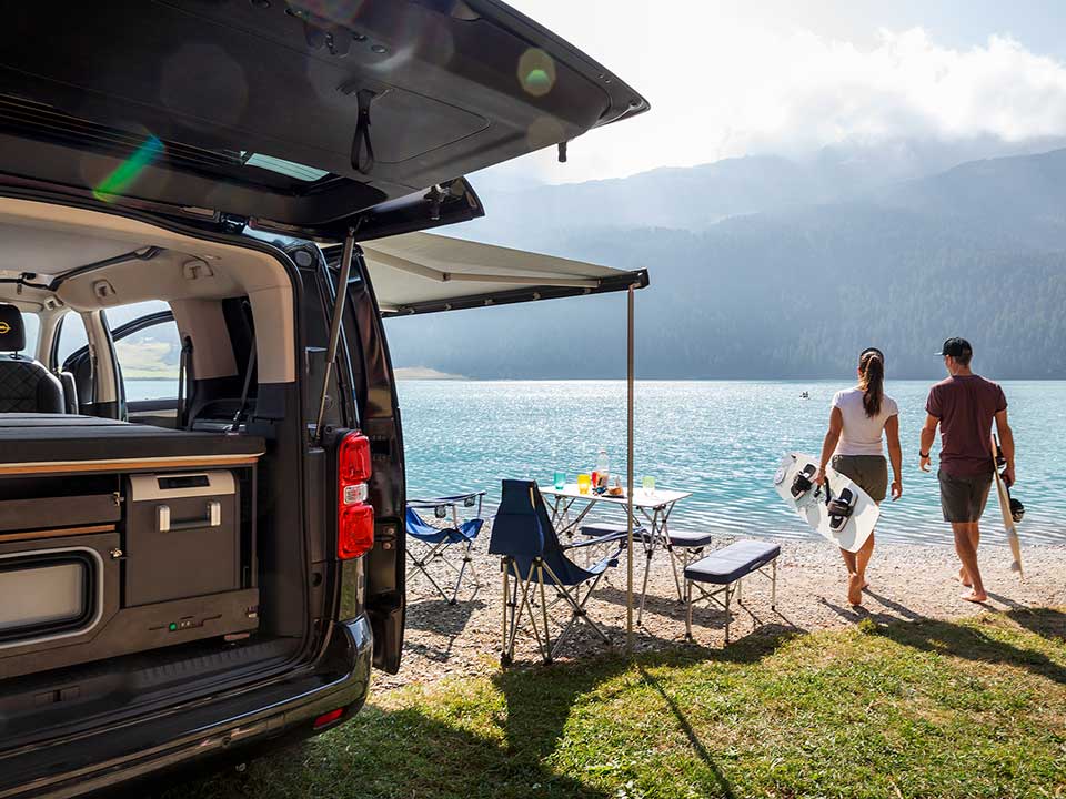 Zafira Silvaplana am See mit Kofferraumtüreoffen