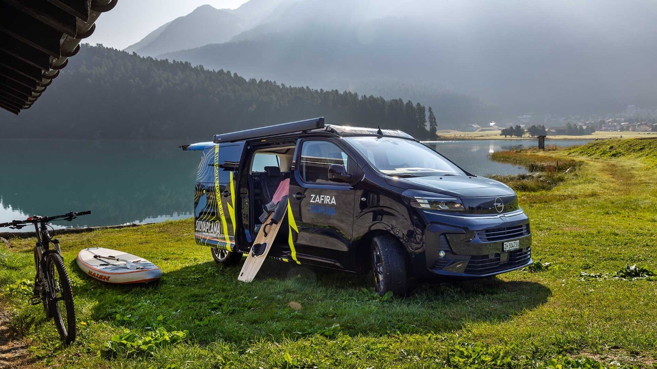 Zafira Silvaplana am See mit Surfboards