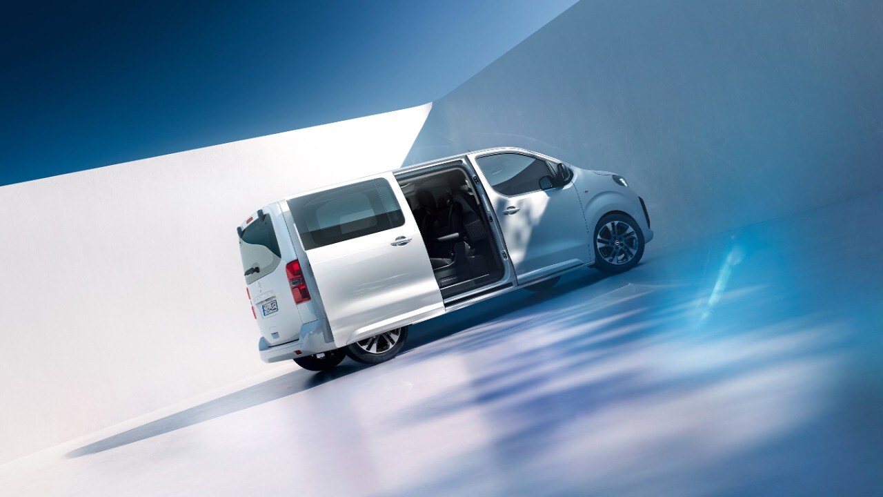  Opel, Zafira Vista laterale con porta aperta